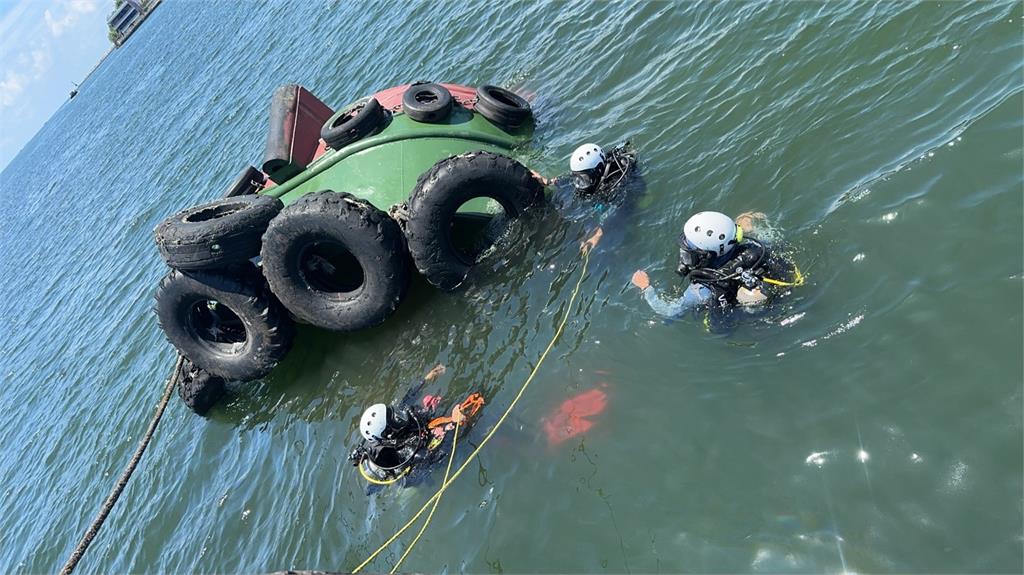 快新聞／高雄港驚傳翻船意外！　2人落海1人失蹤搜救中